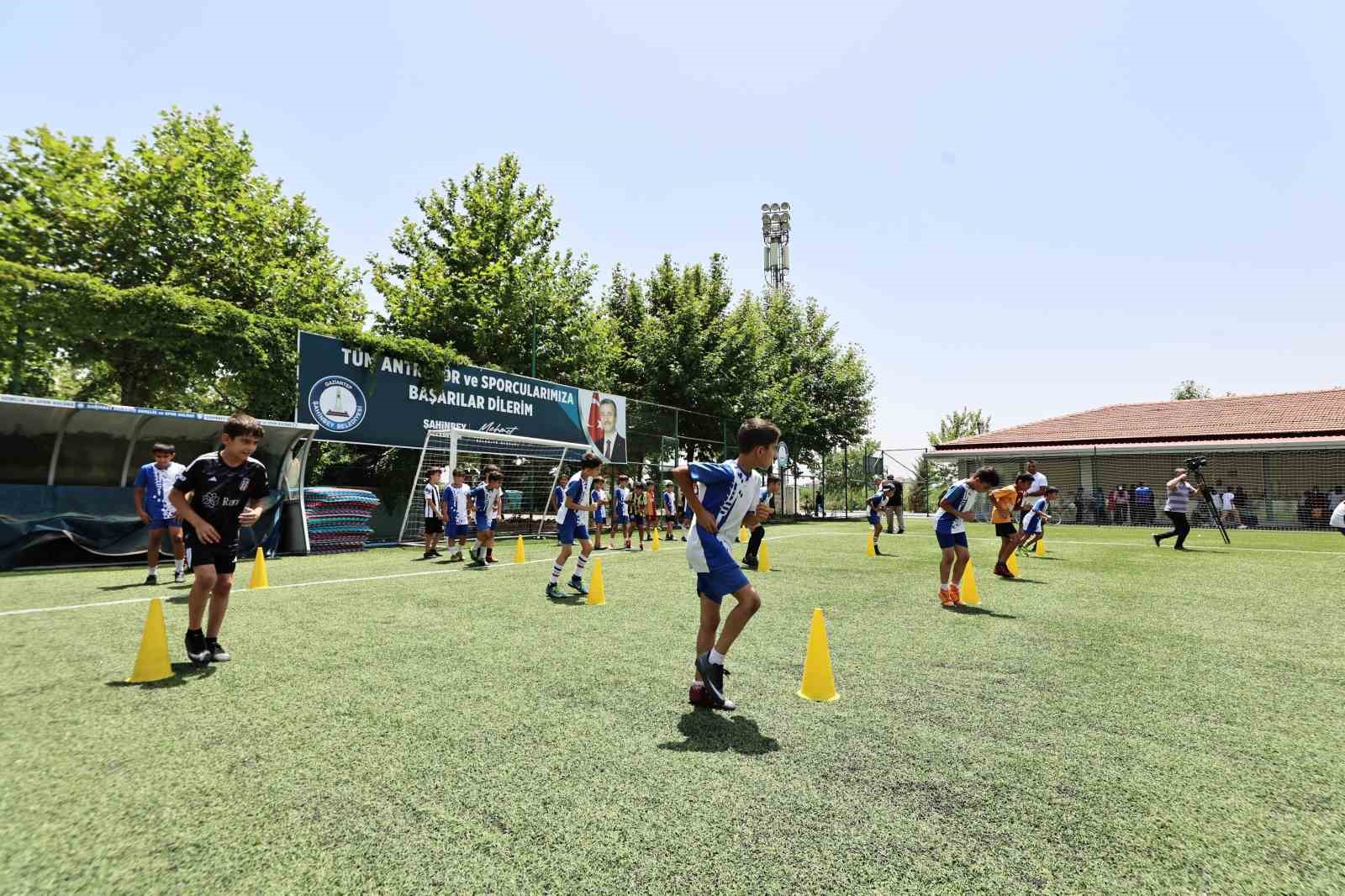 Başkan Tahmazoğlu: “Gençlerimiz en az bir branşta spor yapmalı”
