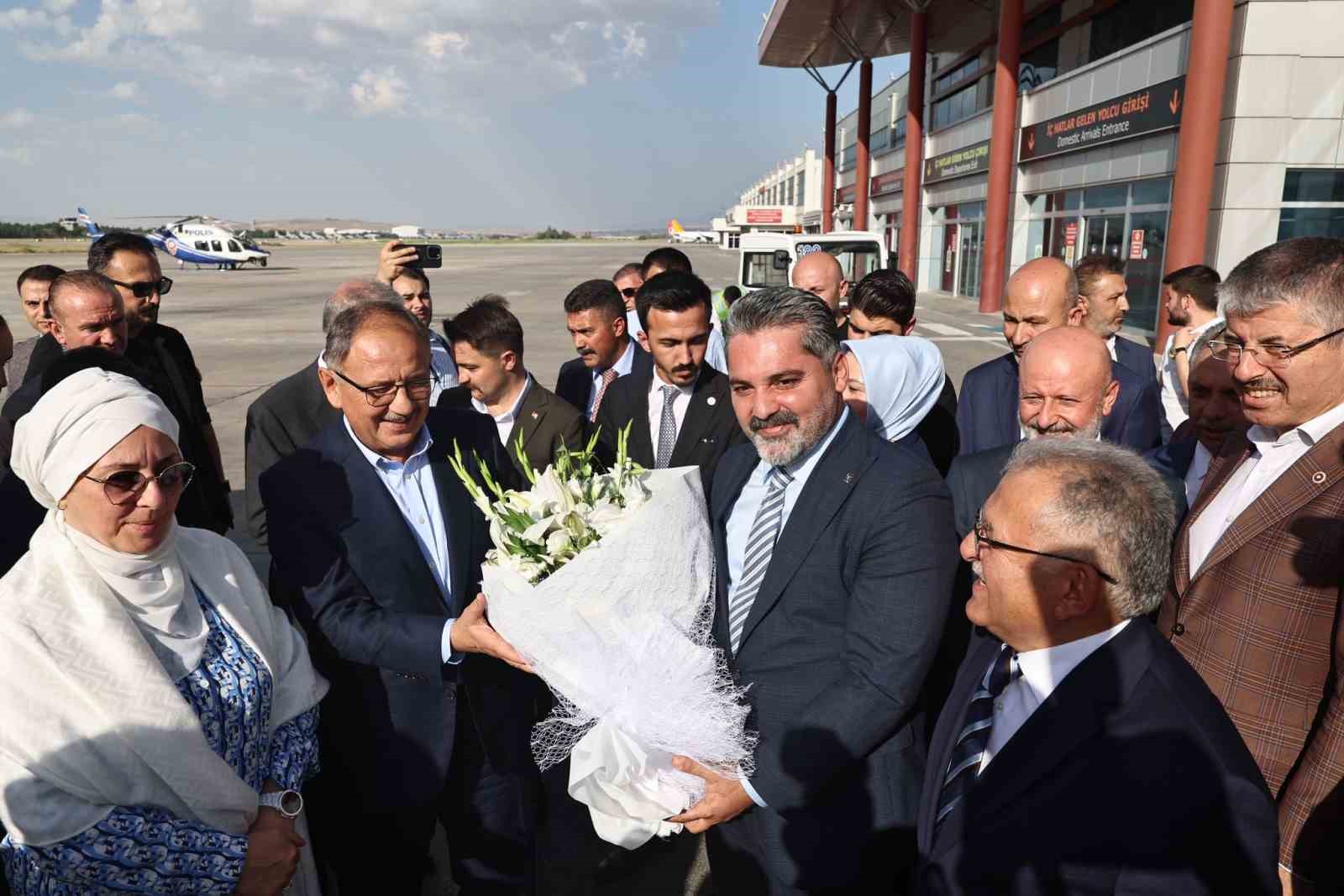 Mehmet Özhaseki: “Aktif siyasi hayatımızı bugün noktalıyoruz