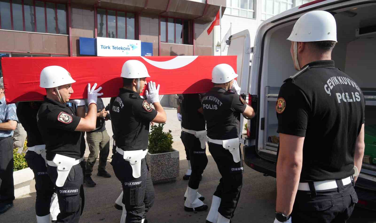 2 aylık evliydi, kazada hayatını kaybetti: Genç polisin cenazesi memleketine uğurlandı
