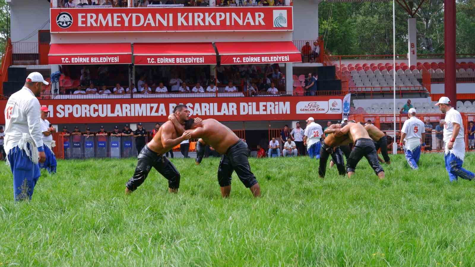 Kırkpınar’da ilk gün müsabakaları tamamlandı: Güreşecek 40 başpehlivan belli oldu
