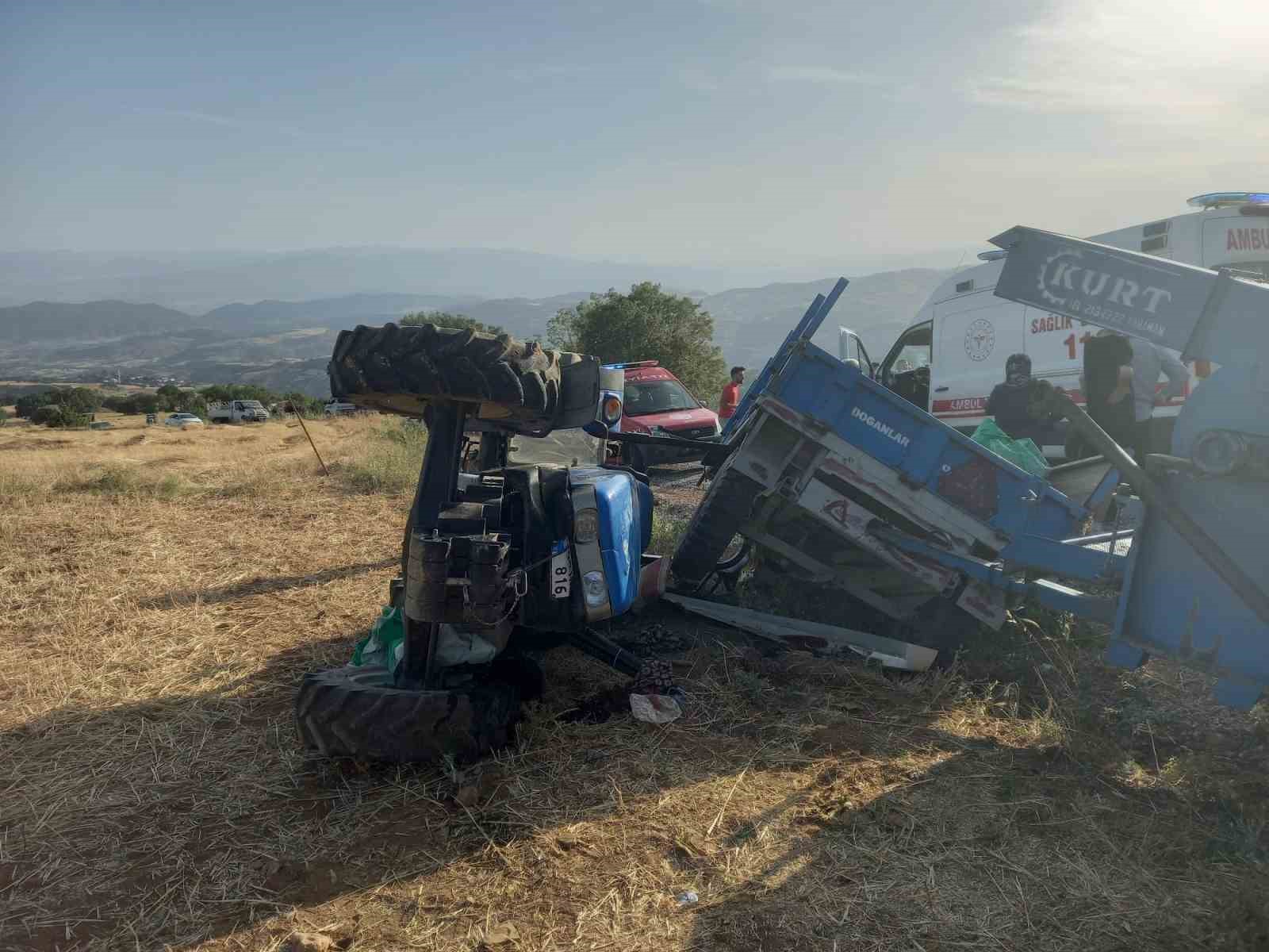 Traktör şarampole devrildi: 5 yaralı
