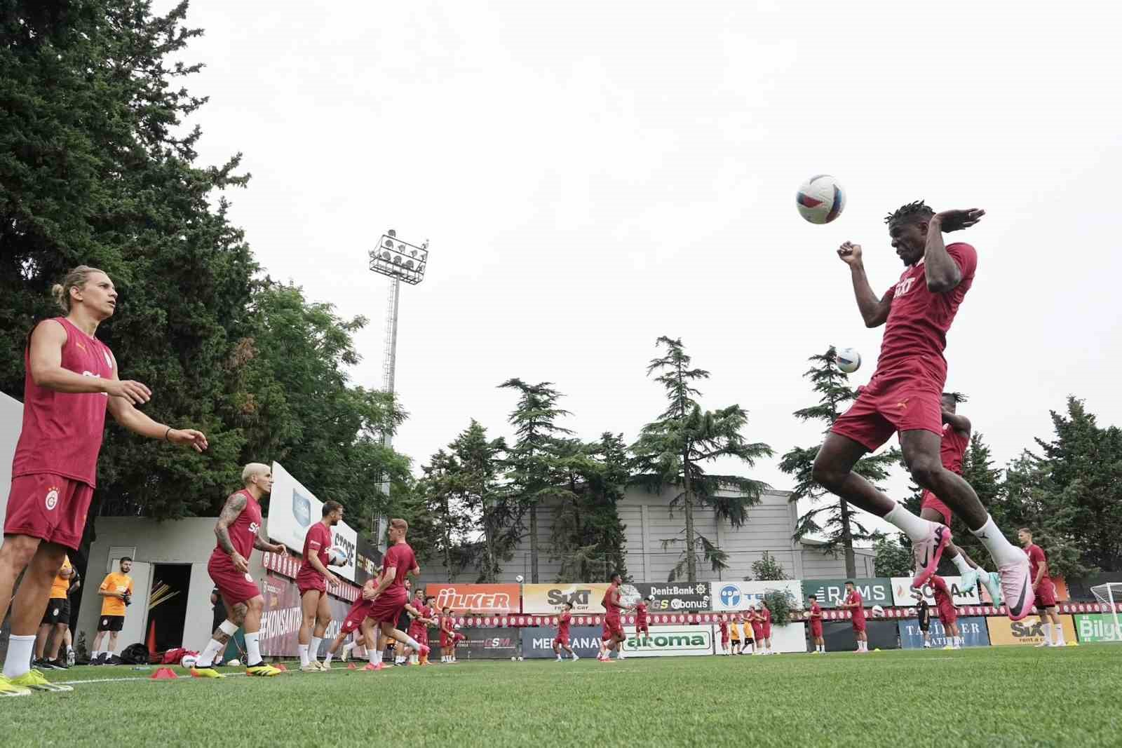 Galatasaray günü çift antrenmanla tamamladı
