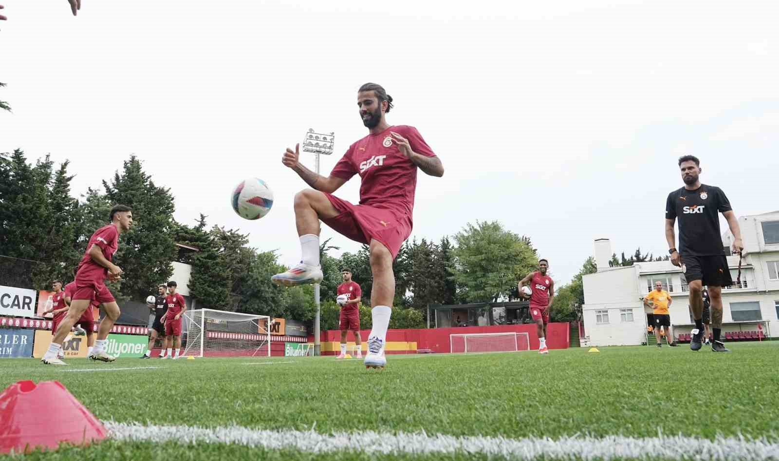 Galatasaray günü çift antrenmanla tamamladı
