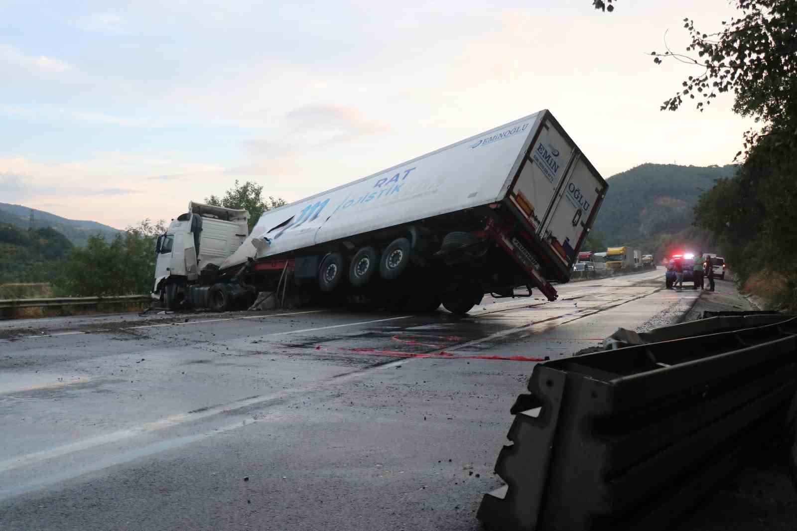 Sakarya’da 8 araçlı feci kaza: 1 ölü, 6 yaralı
