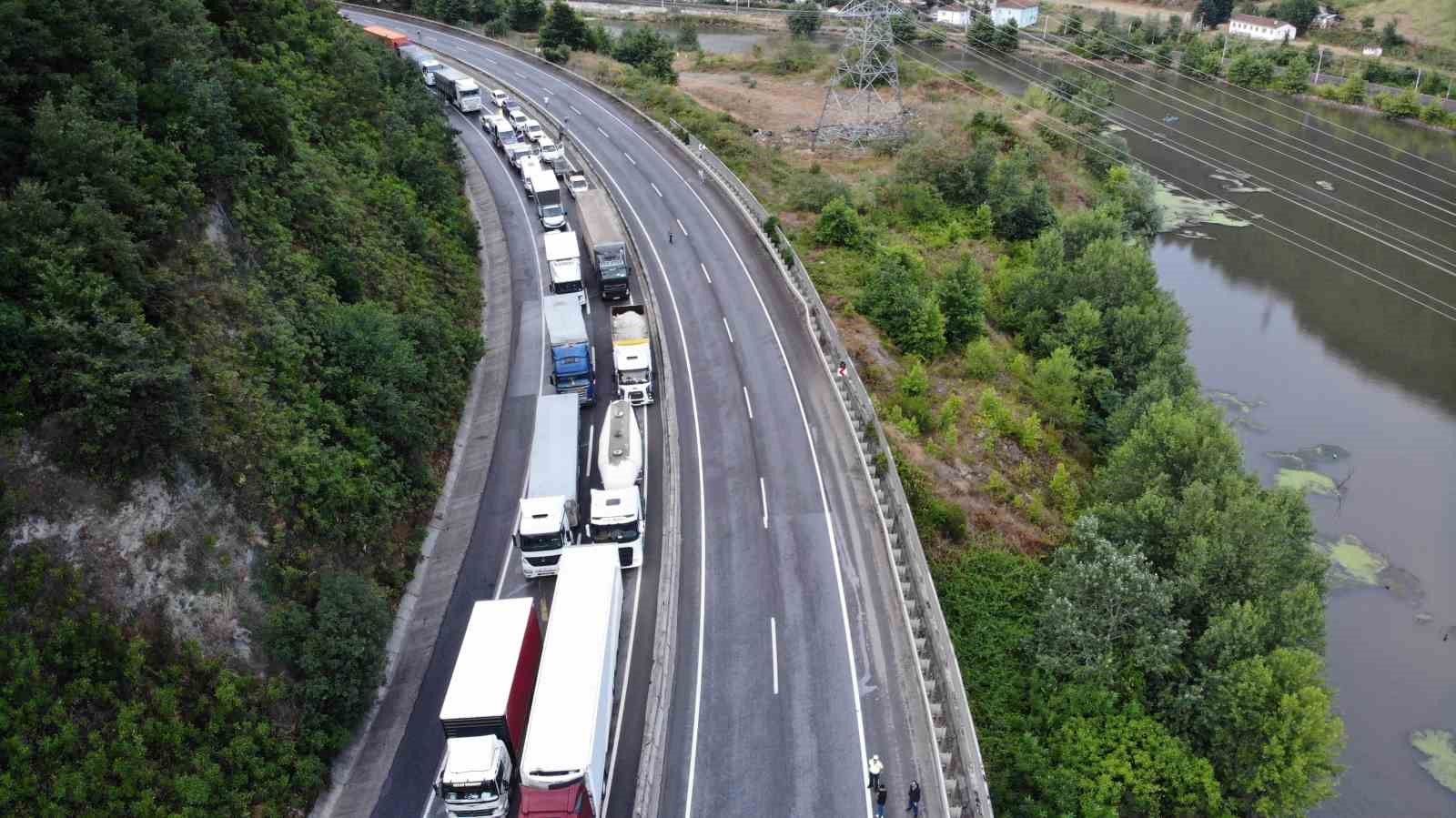 Sakarya’da 8 araçlı feci kaza: 1 ölü, 6 yaralı
