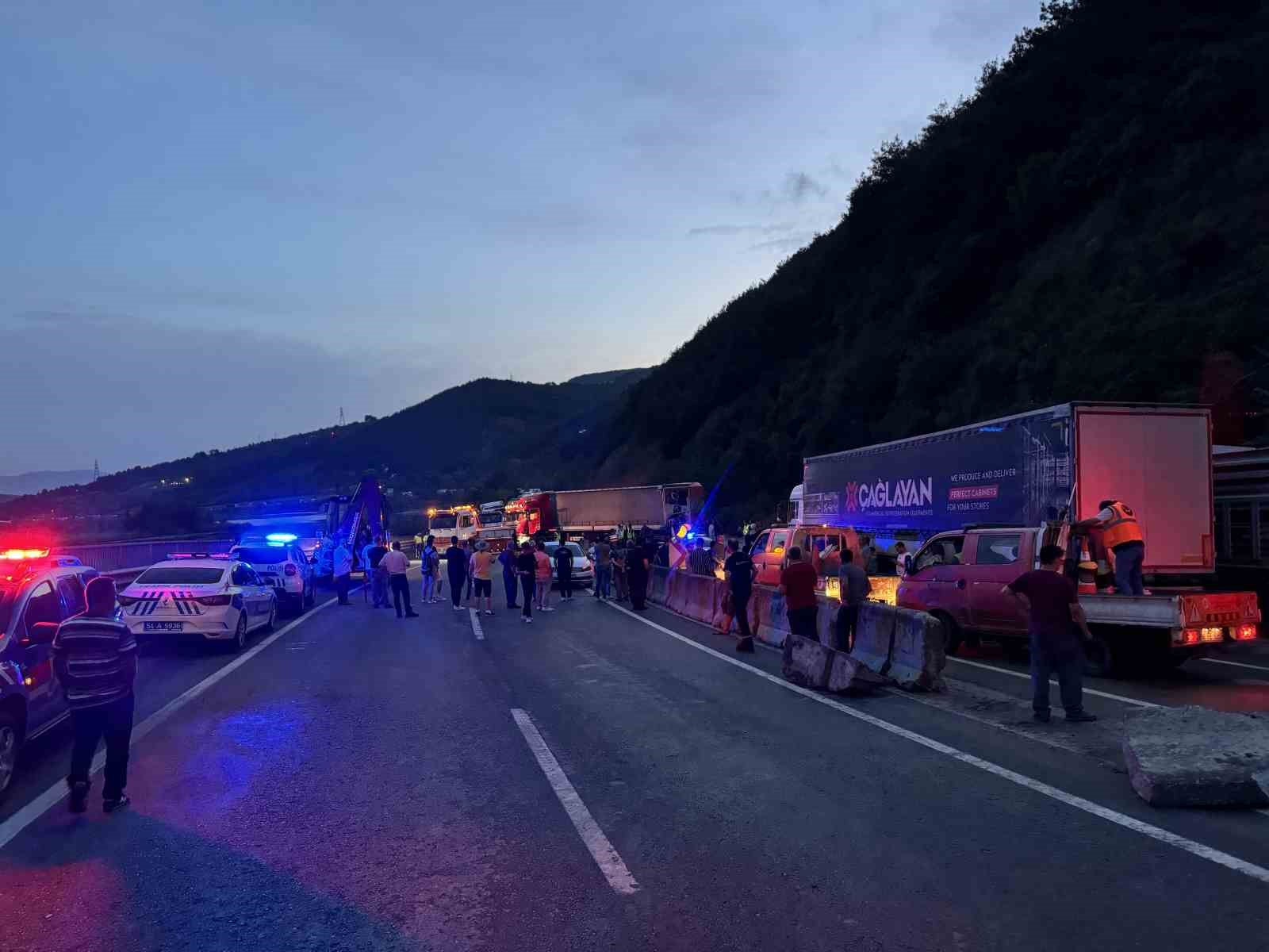 Sakarya’da 8 araçlı feci kaza: 1 ölü, 6 yaralı
