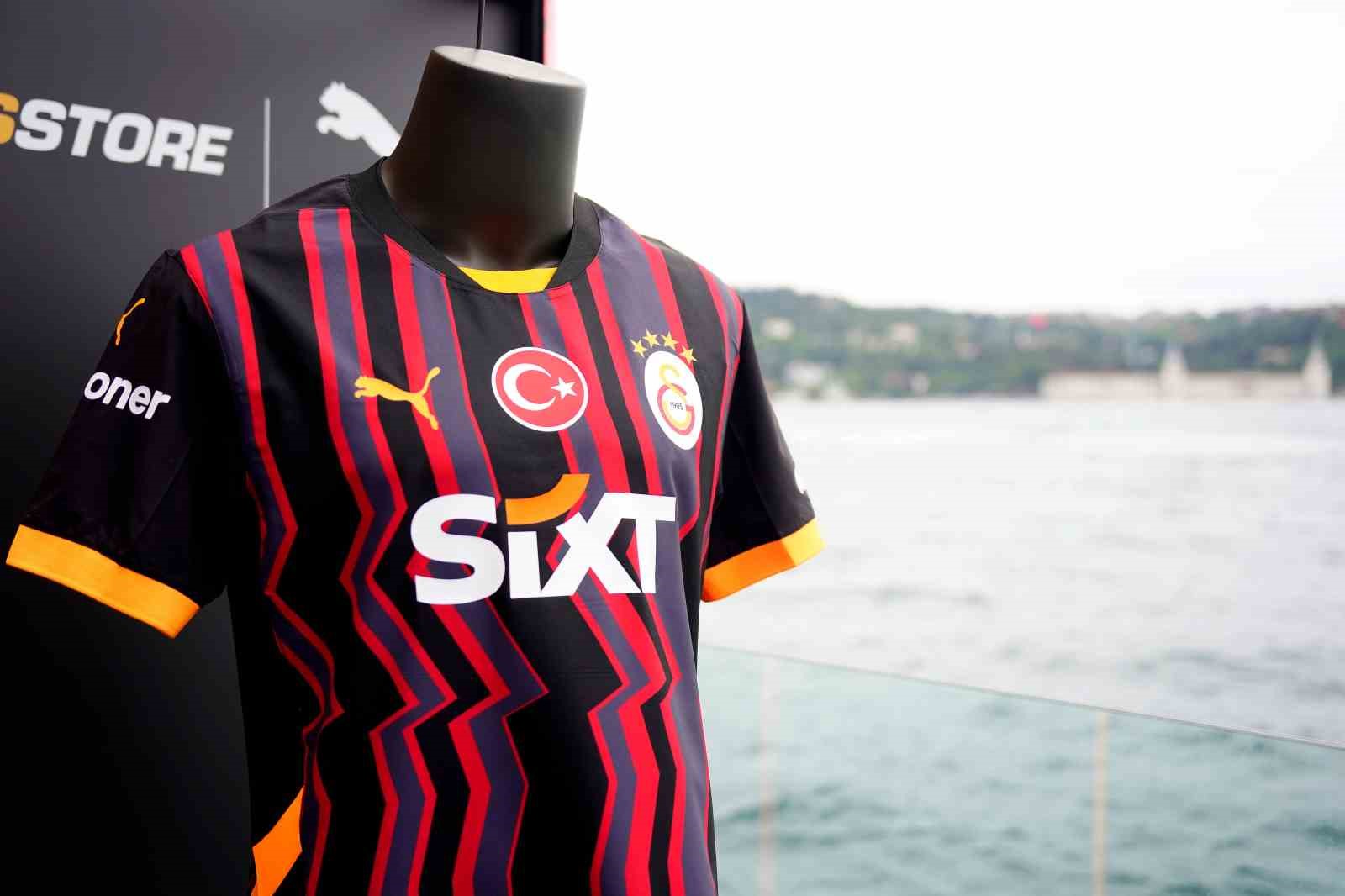 Galatasaray’da yeni sezon formaları tanıtıldı
