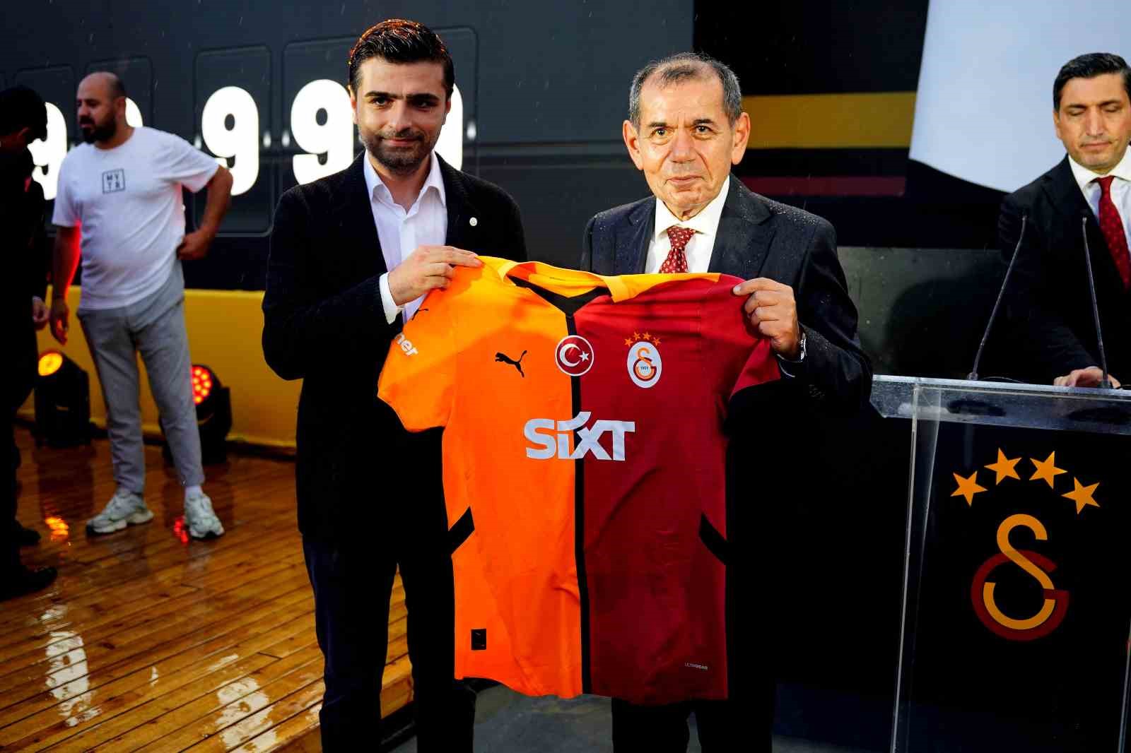 Galatasaray’da yeni sezon formaları tanıtıldı
