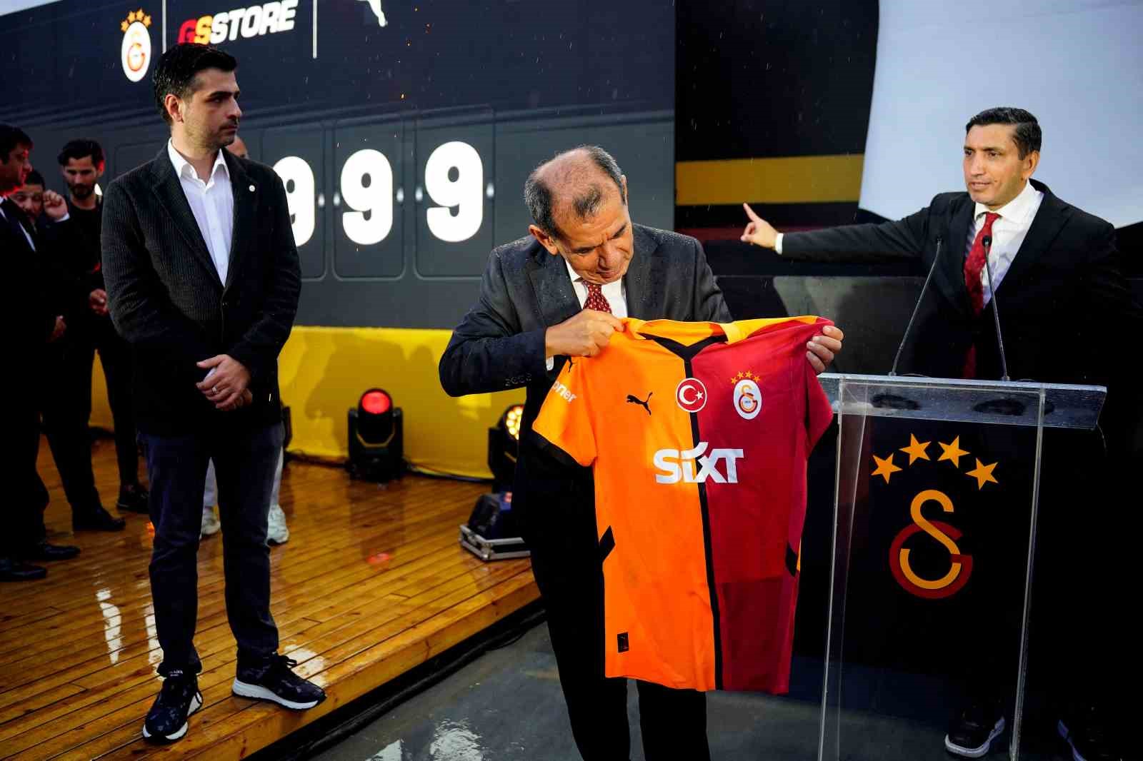 Galatasaray’da yeni sezon formaları tanıtıldı
