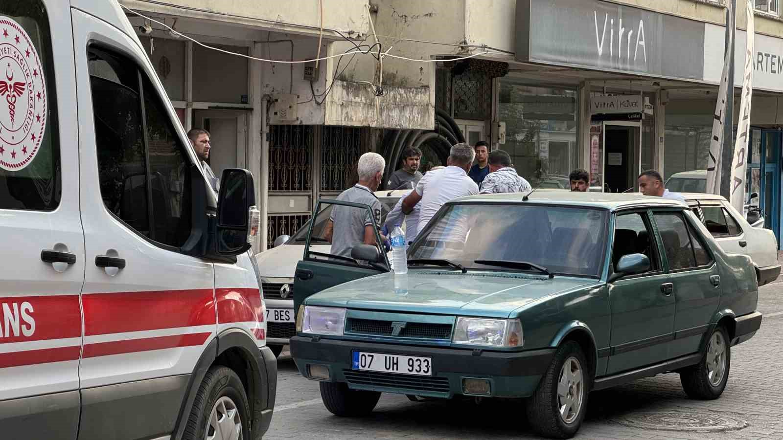 Gazipaşa’da aşırı sıcaklıklar bayılttı: Kaldırımda yürürken yere yığıldı
