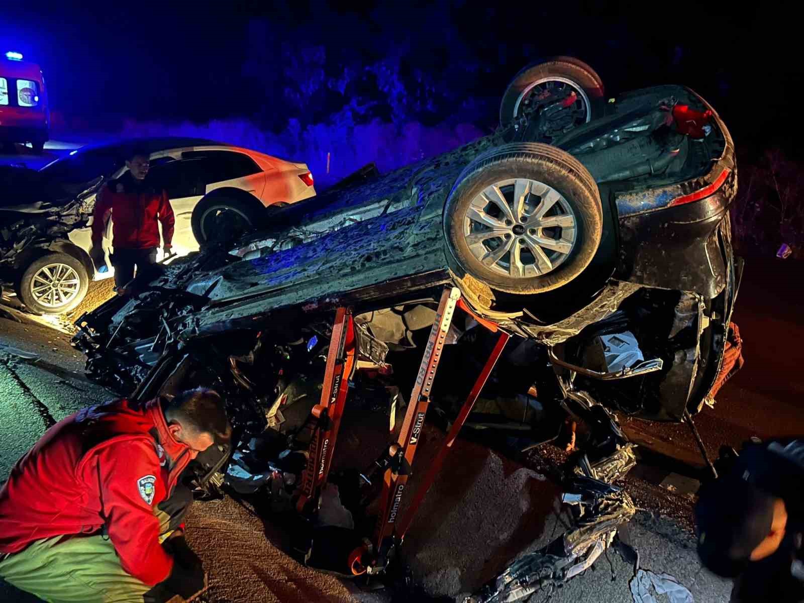 Gönen’de feci kaza... İki araç kafa kafaya çarpıştı: 1 ölü, 2 yaralı
