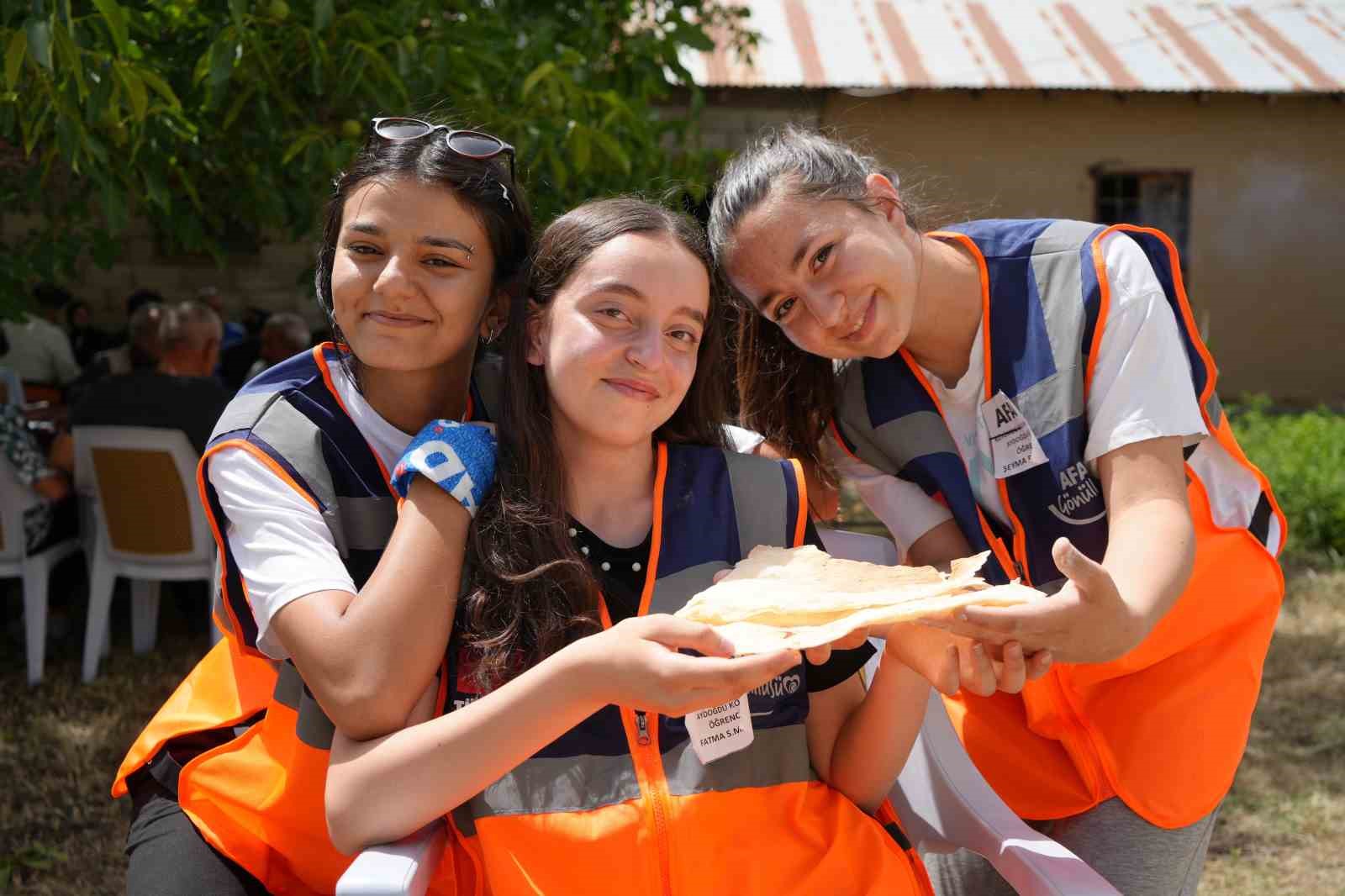 Erzincan’da ’Köyümde Üç Gün’ projesiyle lise öğrencileri teknolojiden uzak köy hayatını deneyimliyor
