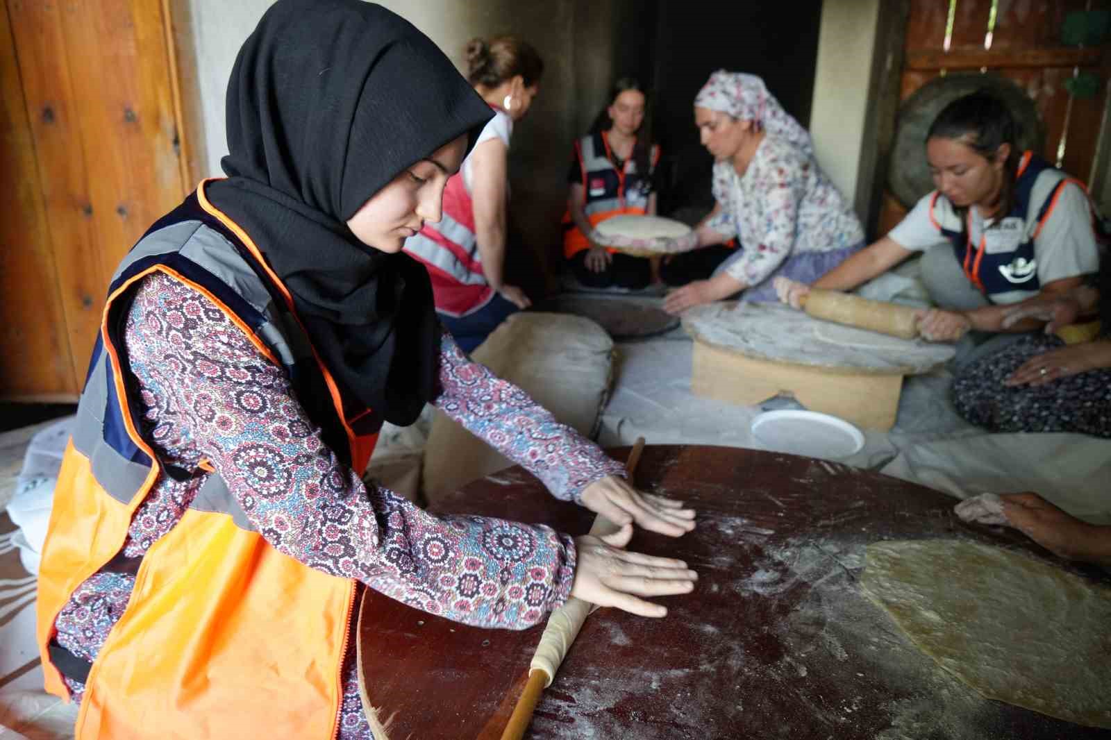 Erzincan’da ’Köyümde Üç Gün’ projesiyle lise öğrencileri teknolojiden uzak köy hayatını deneyimliyor
