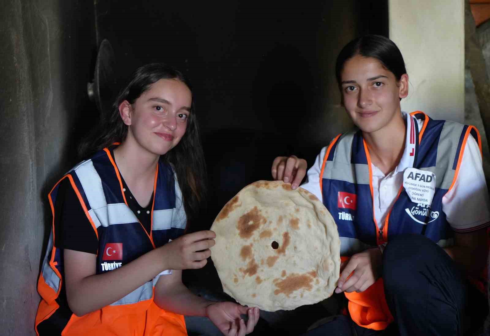 Erzincan’da ’Köyümde Üç Gün’ projesiyle lise öğrencileri teknolojiden uzak köy hayatını deneyimliyor
