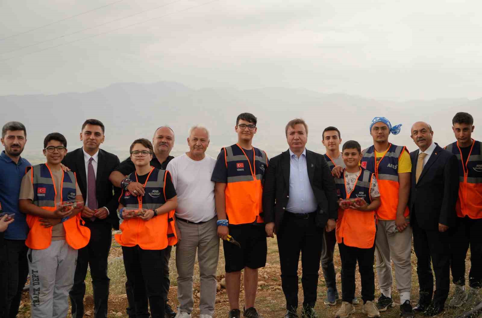 Erzincan’da ’Köyümde Üç Gün’ projesiyle lise öğrencileri teknolojiden uzak köy hayatını deneyimliyor
