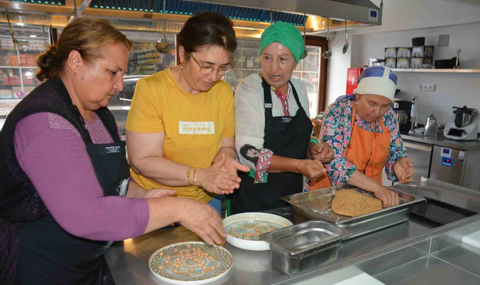 Tarsus’un yöresel yemekleri geleceğe taşınıyor
