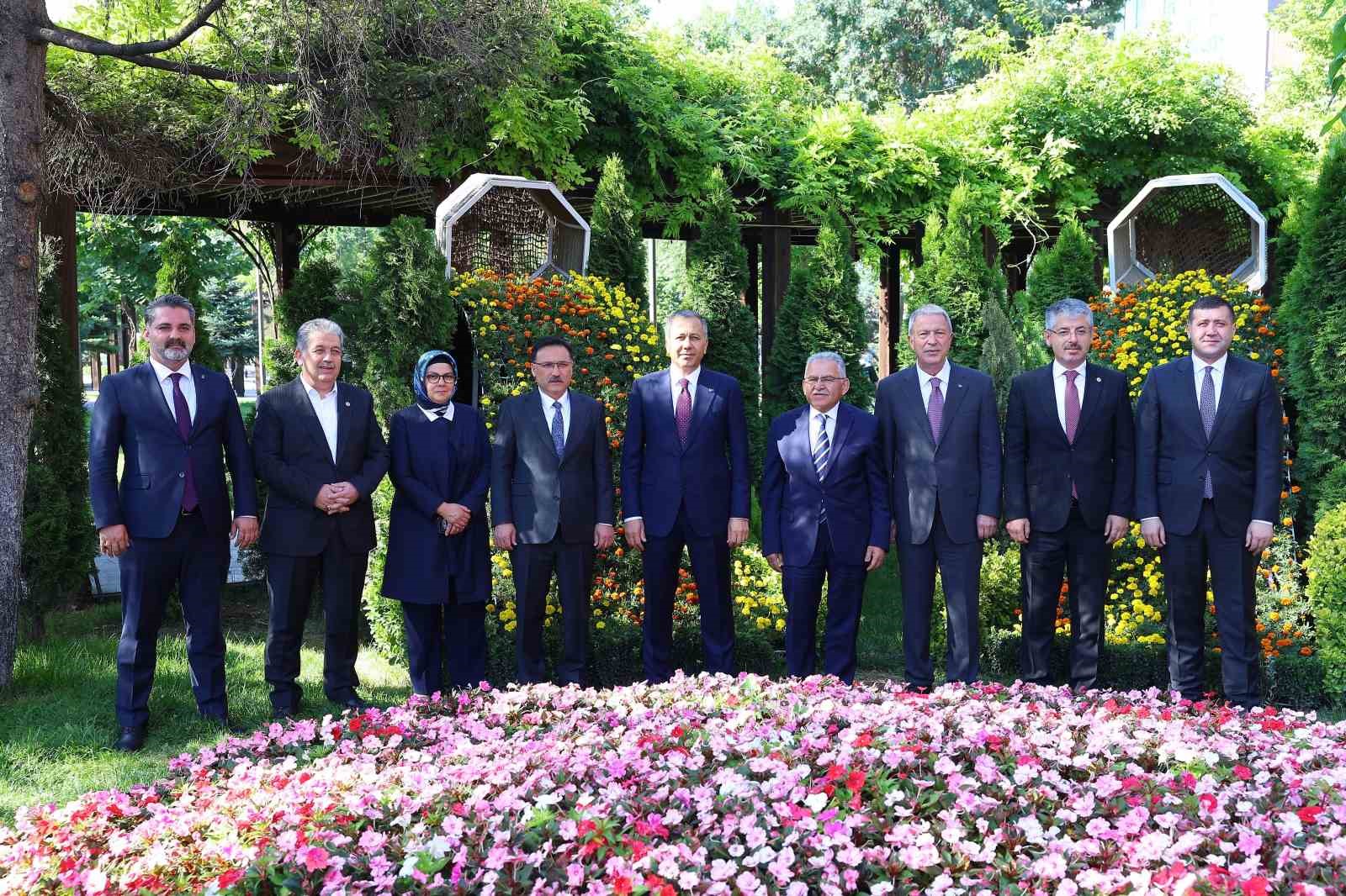 İçişleri Bakanı Yerlikaya’dan Başkan Büyükkılıç’a ziyaret
