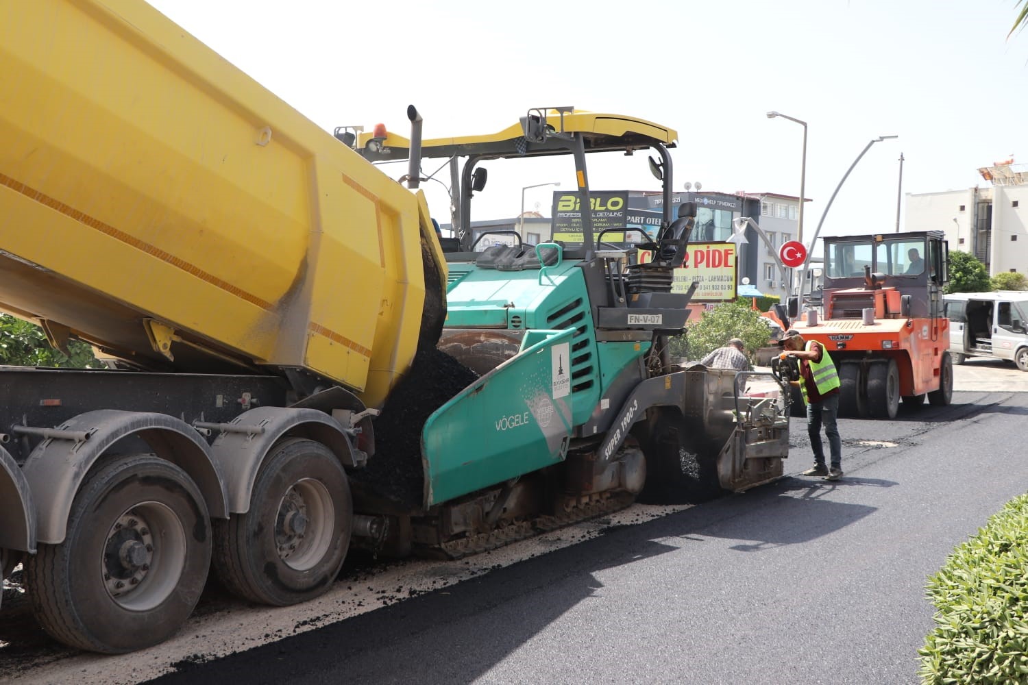 Kemalpaşa ve Menderes’in yolları yenileniyor
