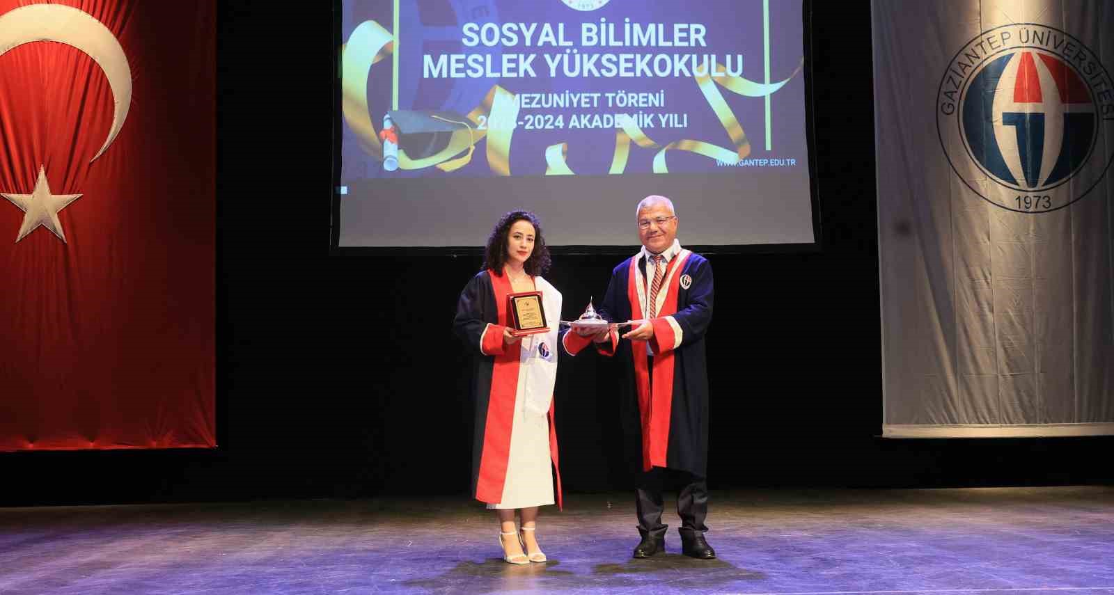 GAÜN Sosyal Bilimler MYO’da diploma heyecanı
