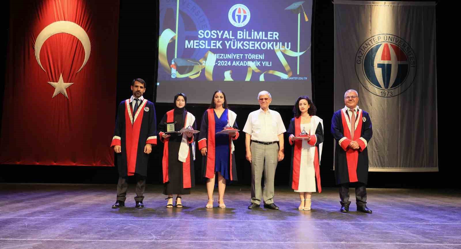 GAÜN Sosyal Bilimler MYO’da diploma heyecanı
