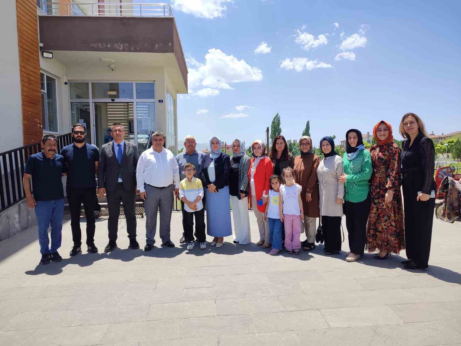 Büyükşehir KAYMEK Yemliha Sosyal Yaşam Merkezi’nden yılsonu sergisi
