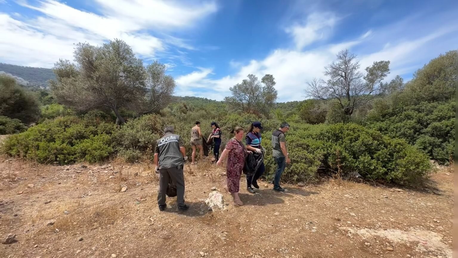 Jandarma atık camları topladı, farkındalık oluşturdu
