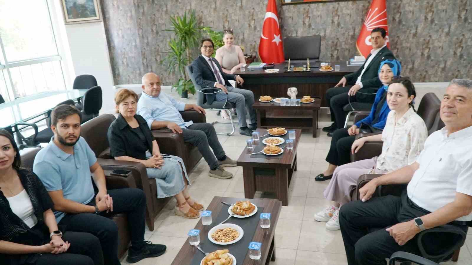 Denizli’de AK Parti’den CHP’ye iadei ziyaret
