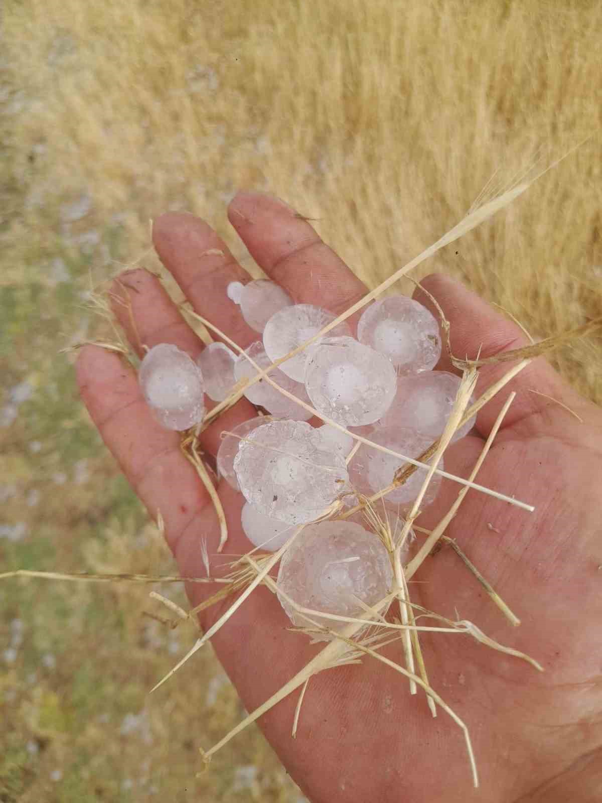 Eskişehir’de etkili olan yağmur ve dolu yağışı
