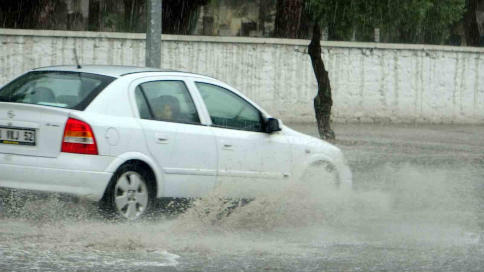 Muğla’da yaz yağmuru etkili oldu
