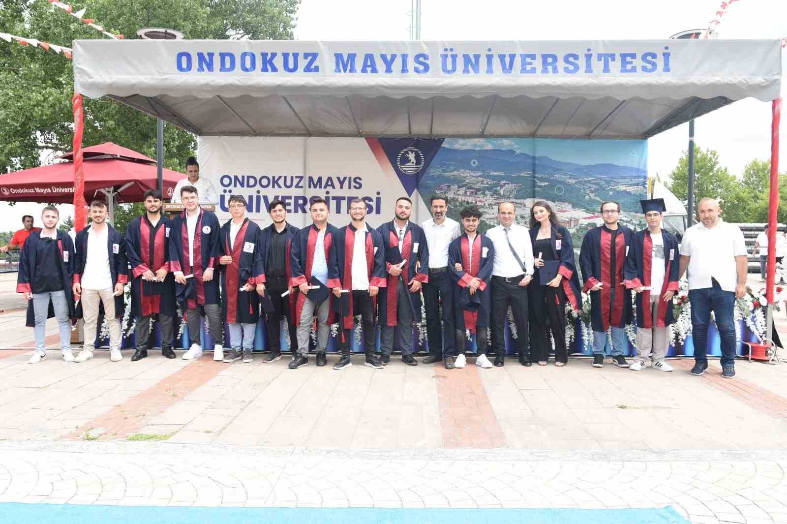 Yeşilyurt Demir Çelik MYO 138 mezun verdi
