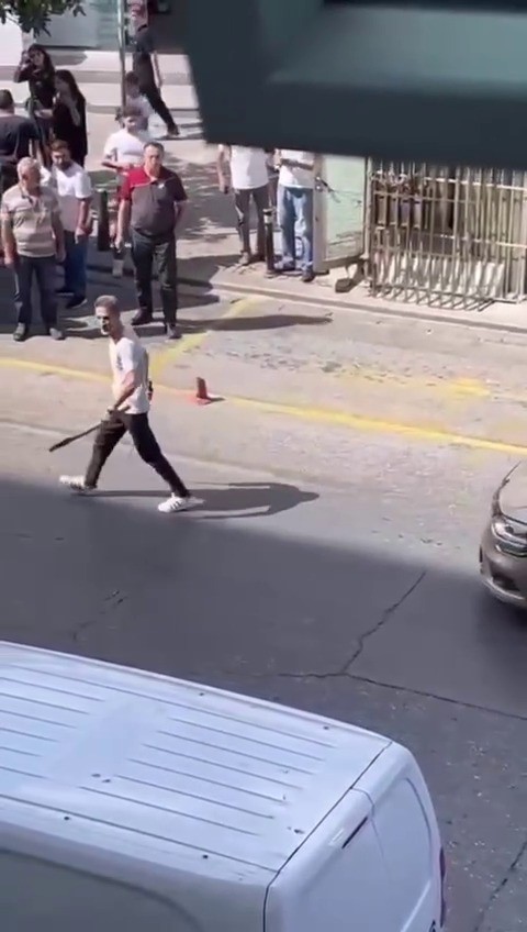 Ümraniye’de samuray kılıçlı maganda trafikte terör estirdi
