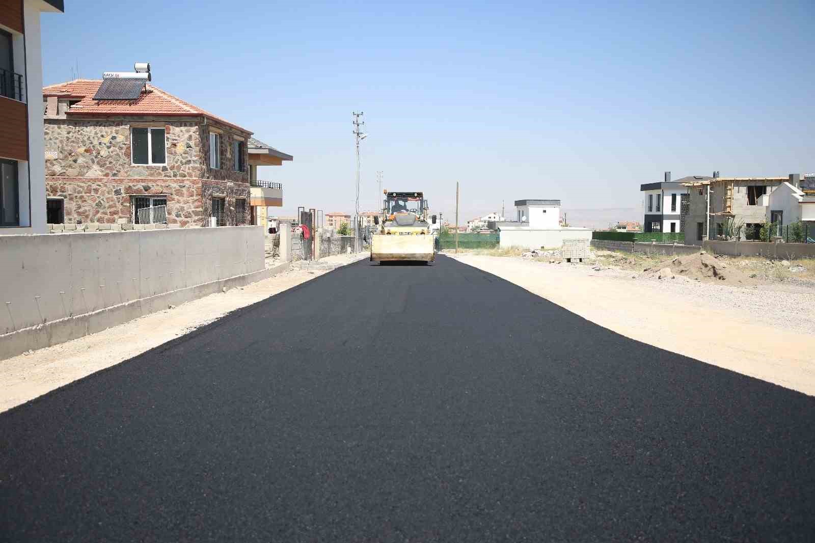 Melikgazi Belediyesi, Mimarsinan Mahallesi’nde 9 sokakta asfalt çalışması yapıyor
