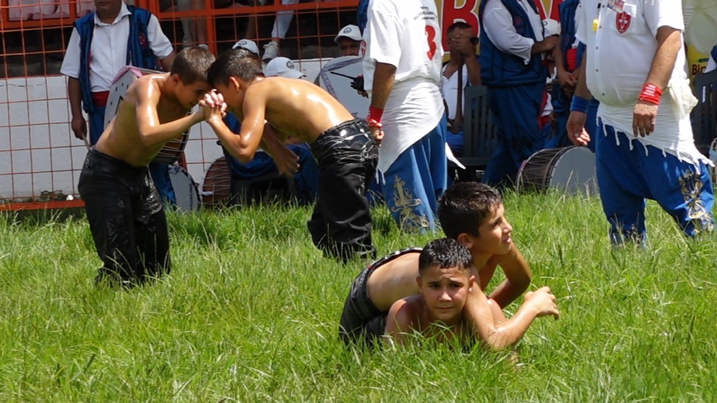 663. Tarihi Kırkpınar Yağlı Güreşleri’nin ikinci gün müsabakaları başladı
