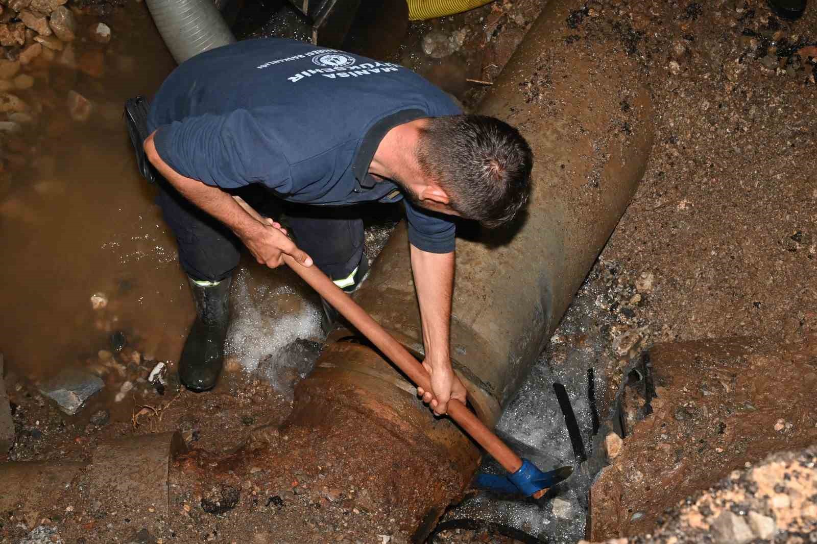 MASKİ ekipleri gece boyunca çalışarak arızayı giderdi
