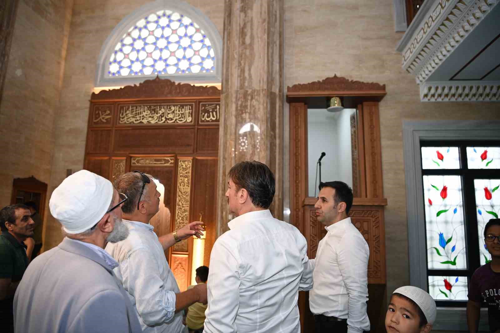 Bahçelievler Yunus Emre Camii, yeni ismiyle ibadete açıldı
