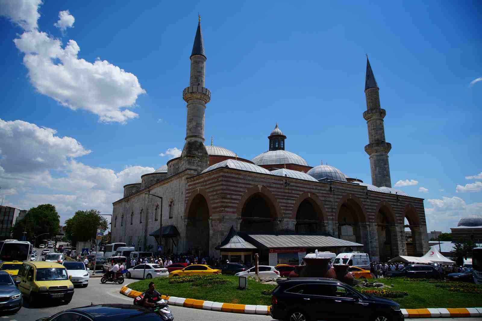 Edirne’de pehlivanlar cuma namazında buluştu
