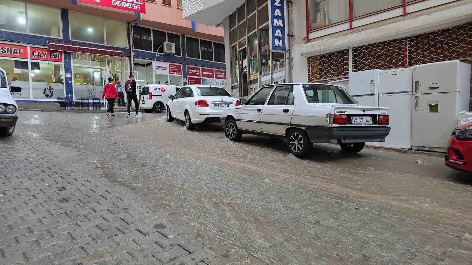 Çorum’da sağanak yağış hayatı olumsuz etkiledi
