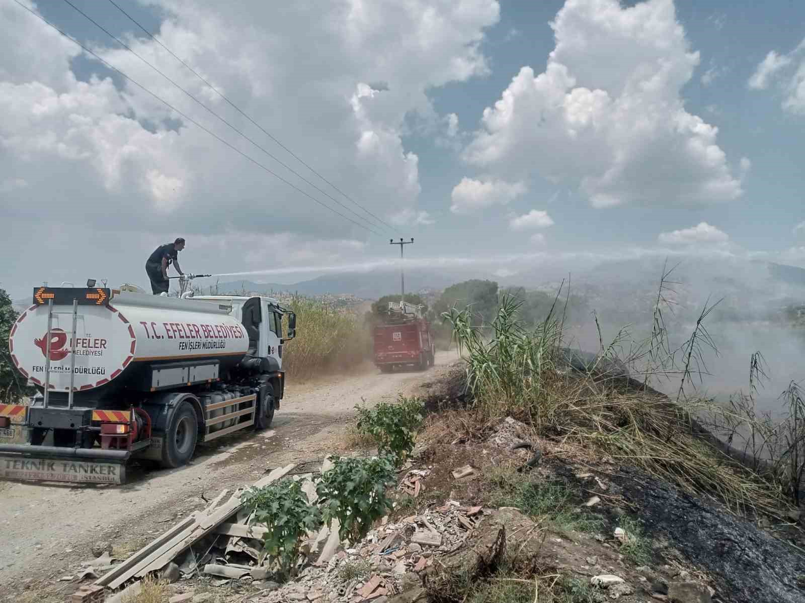 Efeler Belediyesi ekiplerinden yangın söndürme çalışmalarına destek
