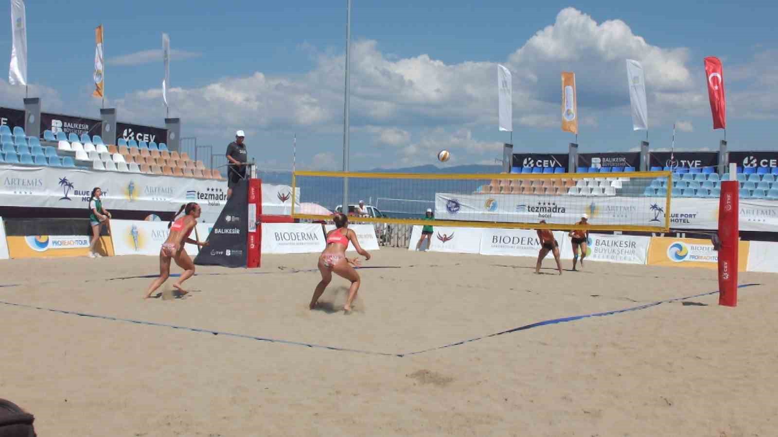 Balıkesir’de Plaj Voleybolu başladı
