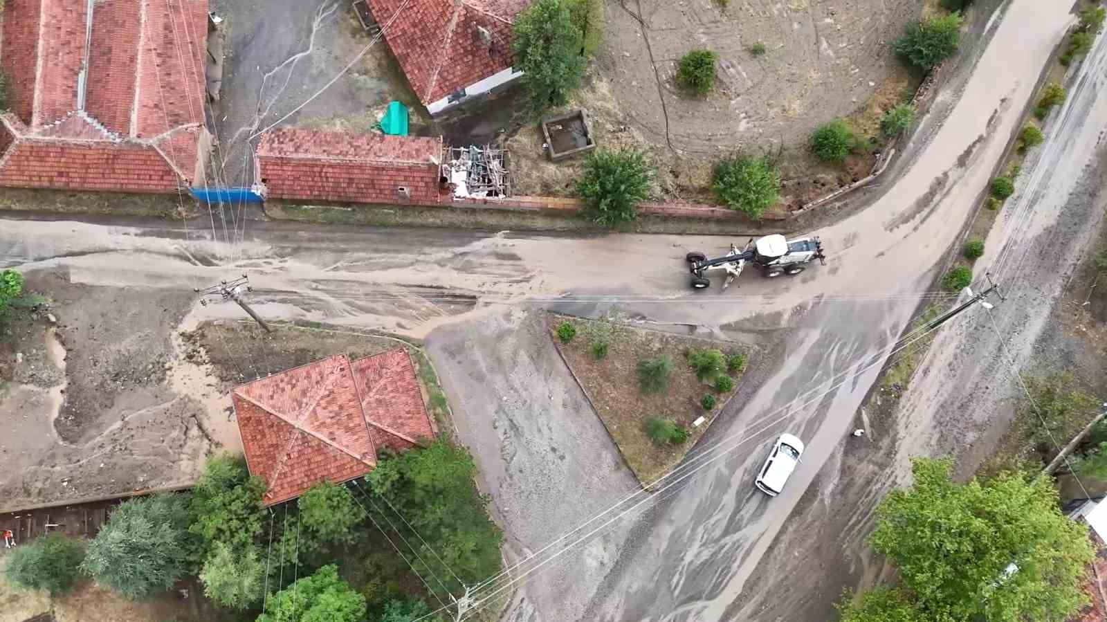 Sel felaketiyle karşı karşıya kalan çiftçi: 