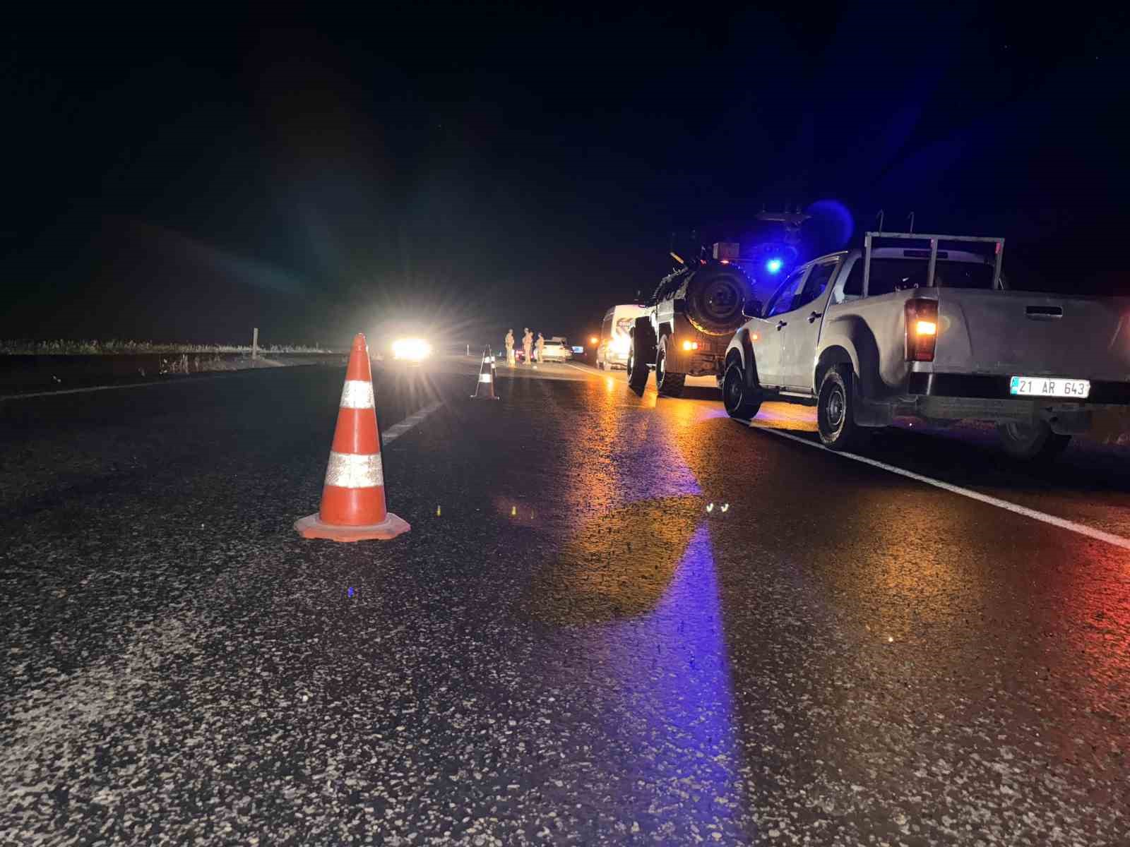 Diyarbakır’da seyir halindeki otomobile silahlı saldırı: 3’ü ağır 6 yaralı
