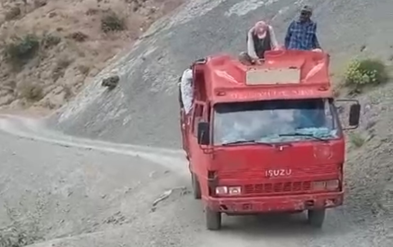 Köy sakinleri bozuk olan yayla yolunun onarılmasını istiyor
