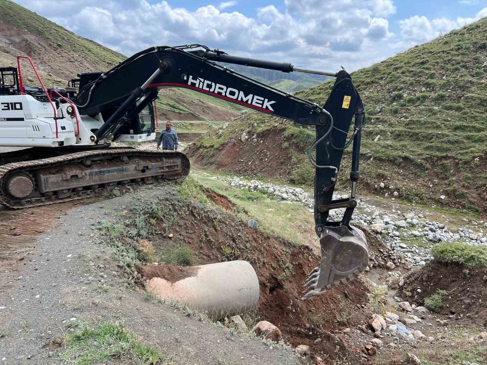 Ağrı’da sondaj, zemin stabilizasyon, yol genişletme çalışmaları devam ediyor
