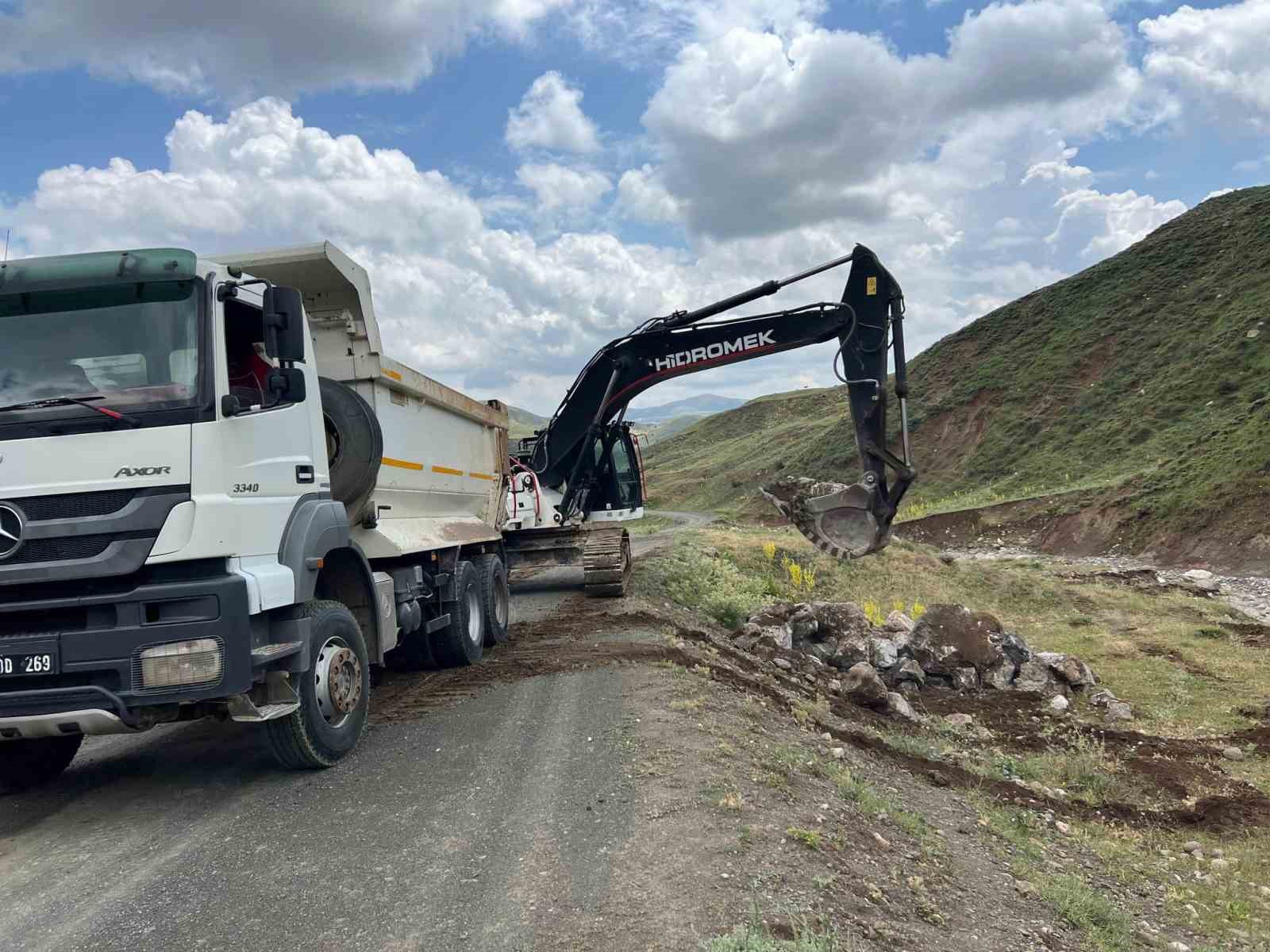 Ağrı’da sondaj, zemin stabilizasyon, yol genişletme çalışmaları devam ediyor
