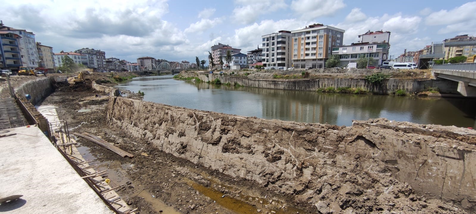 Terme Çayı ıslahında fore kazıklar tamam
