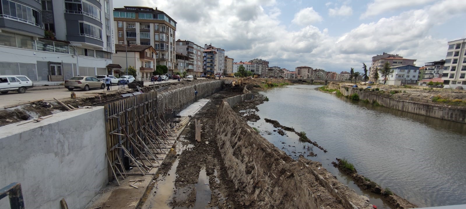 Terme Çayı ıslahında fore kazıklar tamam
