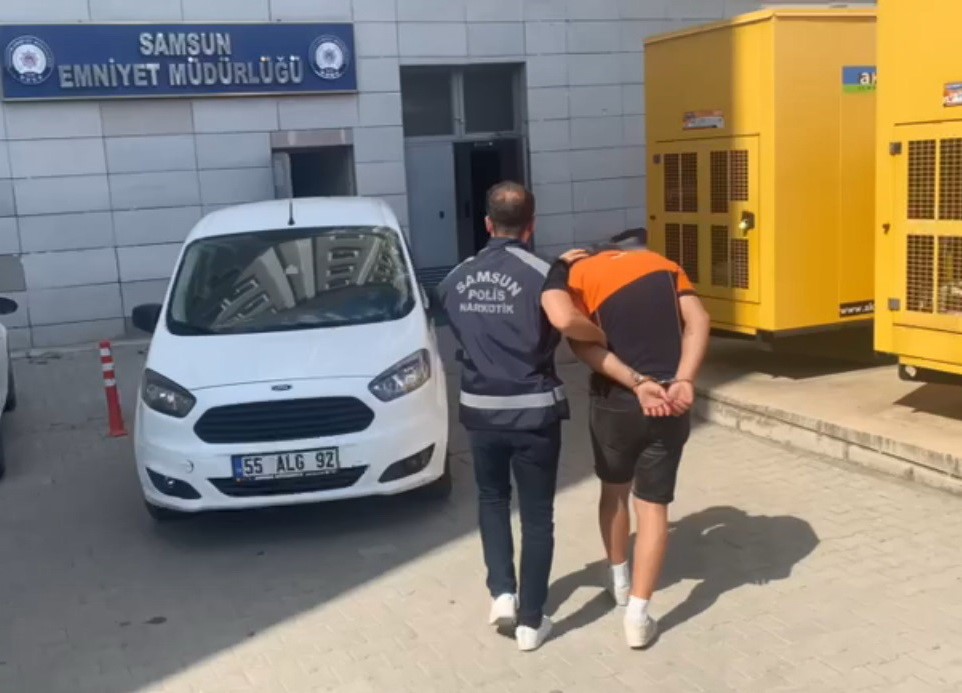 Kargo ile uyuşturucu sevkiyatı polise takıldı: 2 gözaltı
