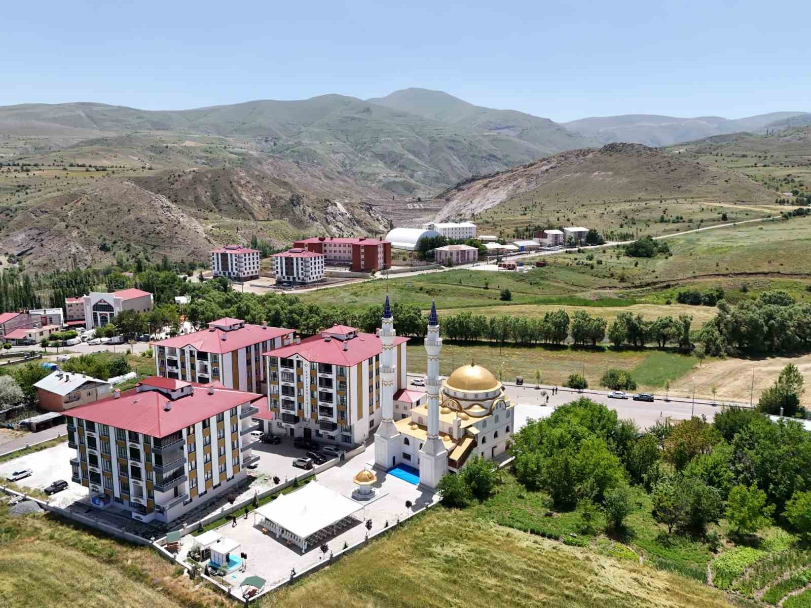 Vali Çiftçi, Cami açılışına katıldı
