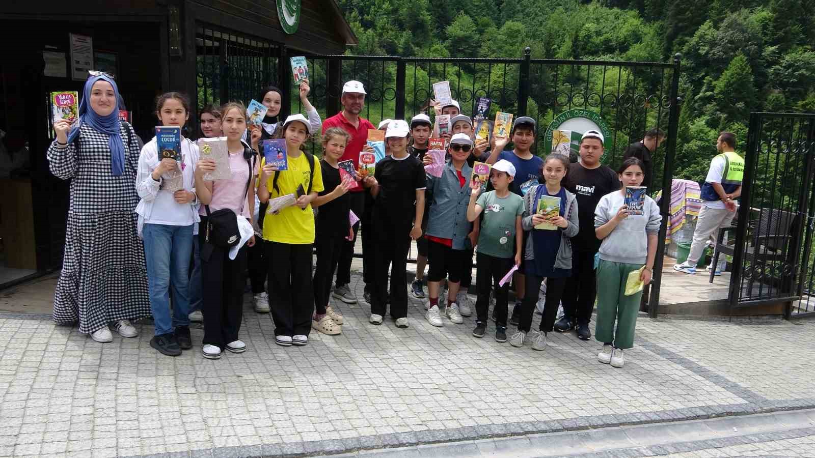 Köylerdeki öğrenciler için Göksu Travertenleri ve Mavi Göl’e gezi düzenlediler
