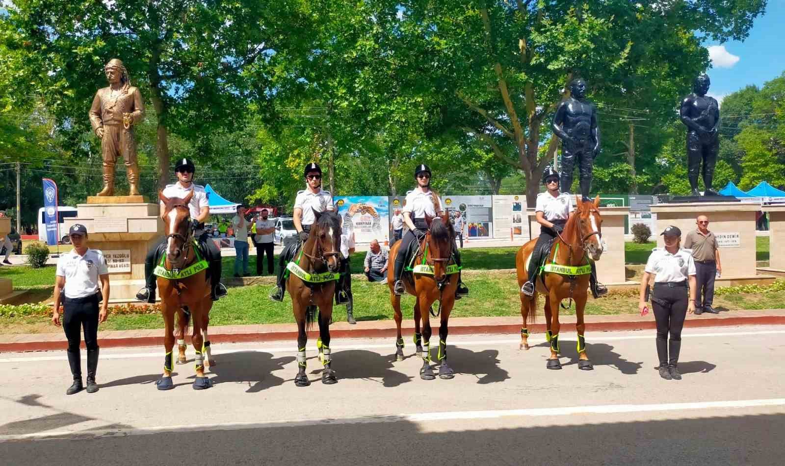 Atlı polisler Kırkpınar’da devriye geziyor
